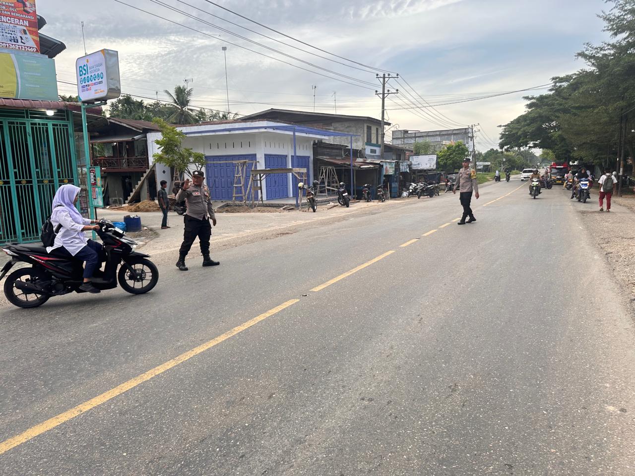 Polsek Rantau Selamat Gelar Strong Point Pagi di Jalan Medan–Banda Aceh