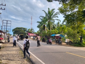 Polsek Sungai Raya Laksanakan Pengaturan Lalu Lintas dan Himbauan Kamtibmas