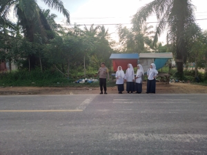 Polsek Sungai Raya Laksanakan Pengaturan Lalu Lintas dan Himbauan Kamtibmas