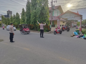 Polsek Langsa Laksanakan Pengaturan Lalu Lintas dan Himbauan Kamtibmas