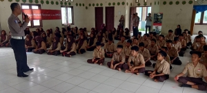 Satlantas Polres Langsa Gelar Sosialisasi Safety Riding di SMPN 10 Langsa