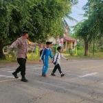 Polsek Birem Bayeun Laksanakan Pengaturan Lalu Lintas di Simpang Keude Birem