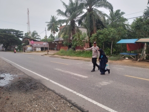 Polsek Sungai Raya Laksanakan Gatur Lalin Pagi untuk Ciptakan Kamseltibcarlantas