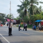 Polsek Sungai Raya Laksanakan Pengaturan Lalu Lintas untuk Cegah Kemacetan Pagi Hari