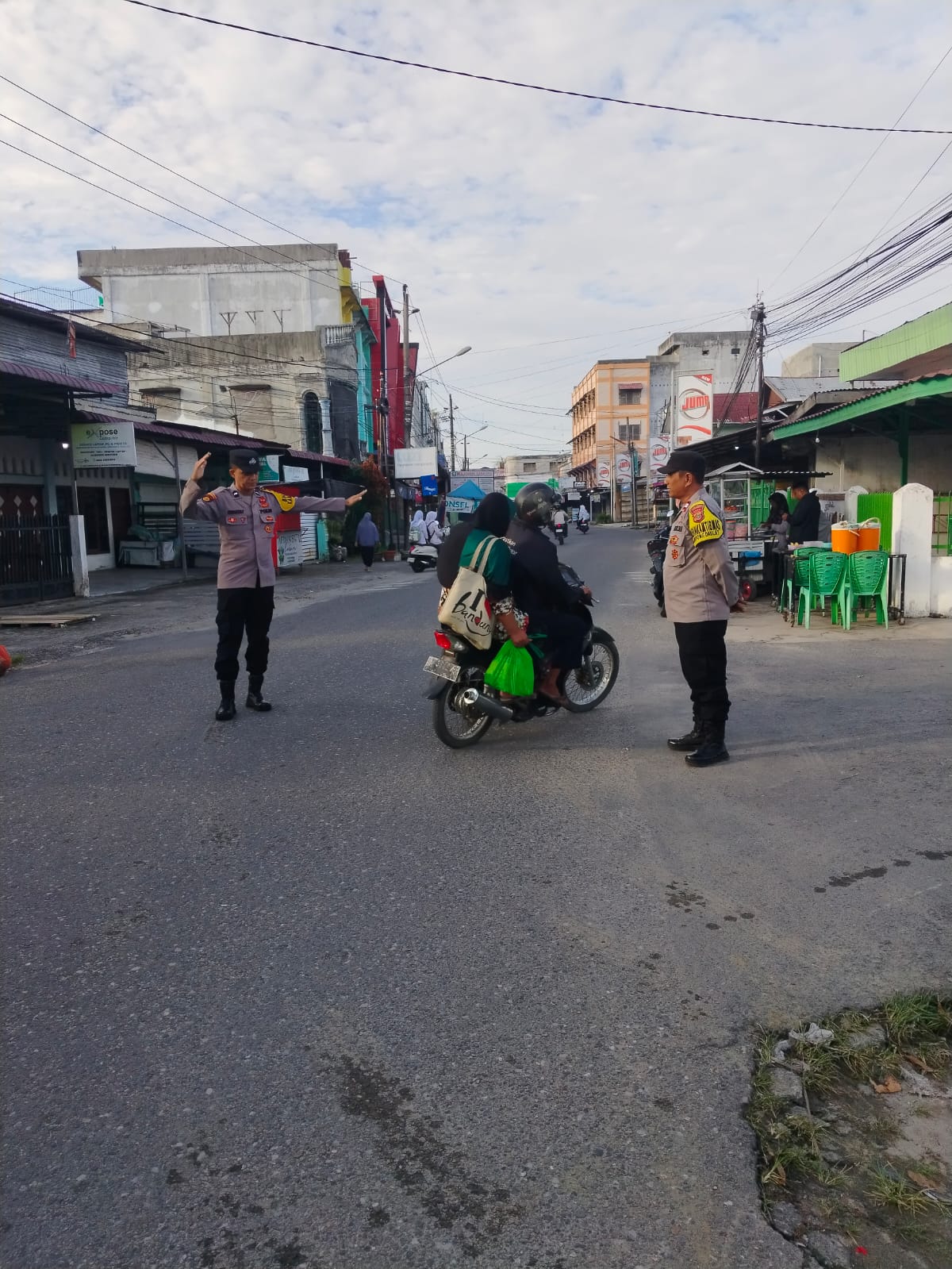 Polsek Langsa Laksanakan Gatur Lalin Pagi untuk Wujudkan Kamseltibcarlantas