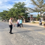 Polsek Rantau Selamat Laksanakan Strong Point Pagi di Jalan Medan–B. Aceh, Desa Bayeun