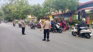 Personel Polsek Langsa Laksanakan Gatur Lalin dan Pemeliharaan Kamtibmas di Wilayah Hukum Polsek Langsa