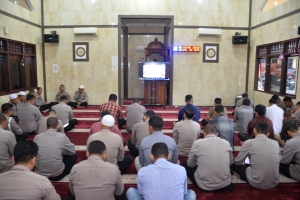 Polres Langsa Gelar Kegiatan Binrohtal dan Yasinan Bersama di Masjid Babuttaqwa
