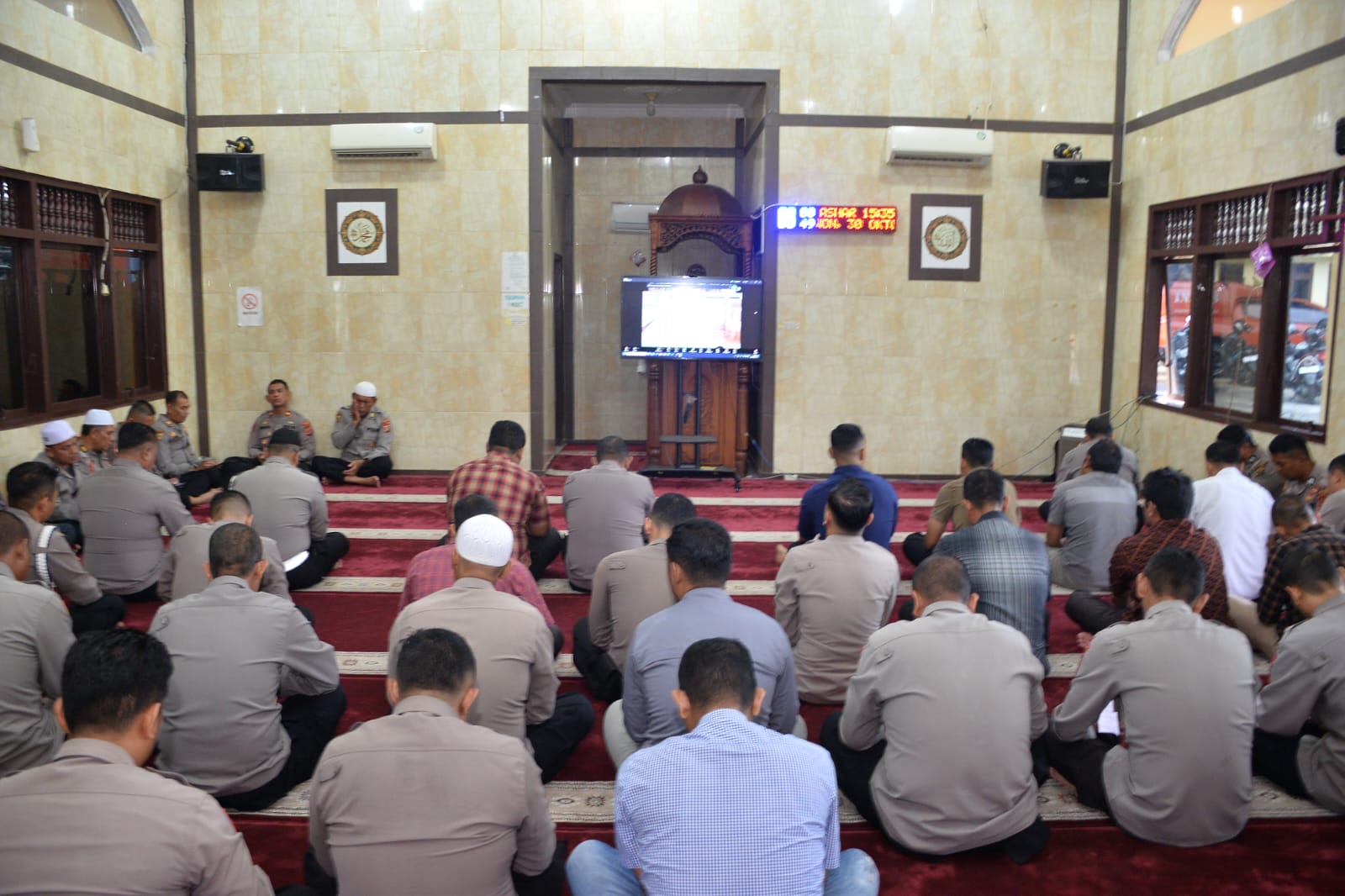 Polres Langsa Gelar Kegiatan Binrohtal dan Yasinan Bersama di Masjid Babuttaqwa
