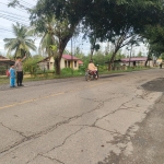 Pengaturan Lalu Lintas Polsek Birem Bayeun di Depan SDN 3 dan Simpang Keude Birem
