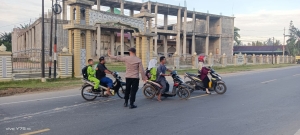 Polsek Manyak Payed Lakukan Pengaturan Pagi di Dua Titik Sekolah