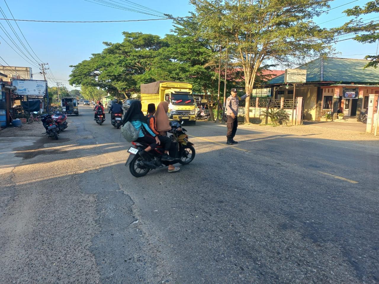 Polsek Rantau Selamat Laksanakan Strong Point Pagi di Ruas Jalan Medan–Banda Aceh