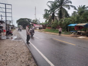 Polsek Sungai Raya Laksanakan Pengaturan Lalu Lintas di Sejumlah Titik Rawat Laka
