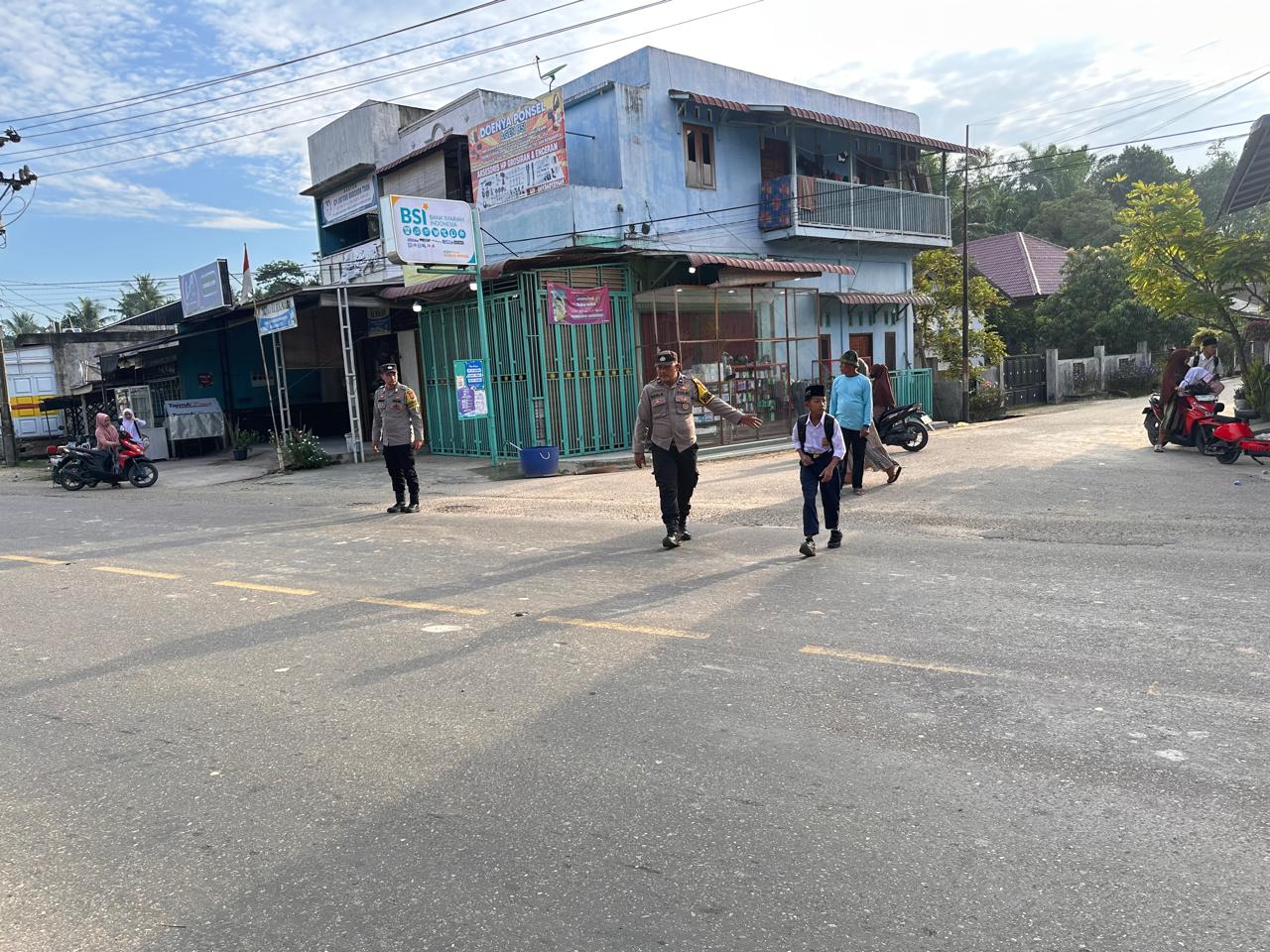 Polsek Rantau Selamat Gelar Strong Point Pagi di Jalan Medan–Banda Aceh