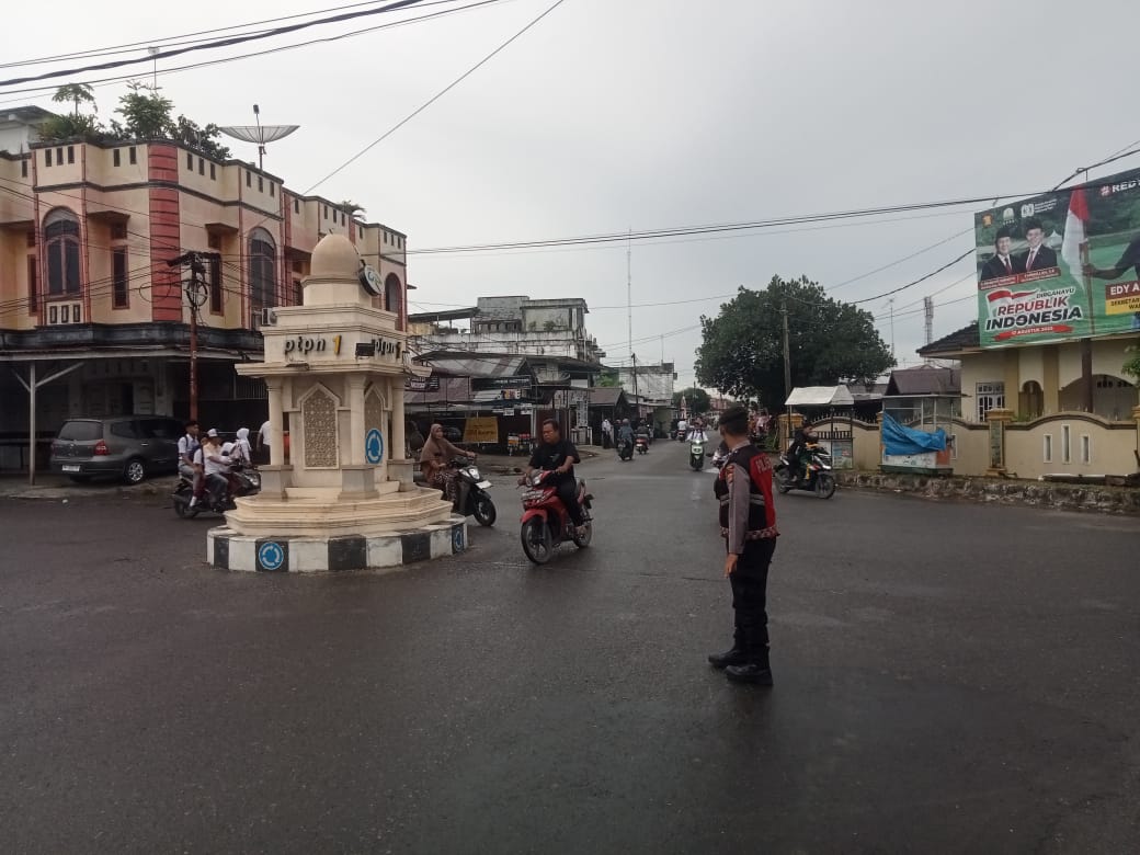 Sat Samapta Polres Langsa Laksanakan Pengaturan Lalu Lintas Demi Kelancaran Aktivitas Masyarakat