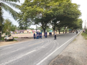 Polsek Sungai Raya Laksanakan Pengaturan Lalu Lintas Pagi di Titik Ramai Aktivitas Warga