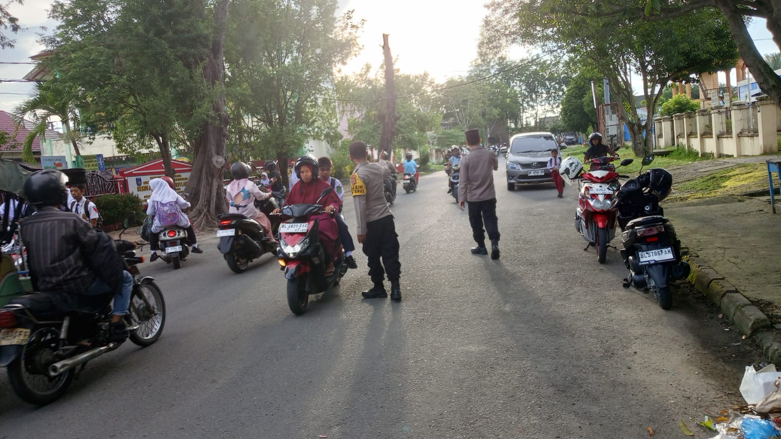 Polsek Langsa Laksanakan Gatur Lalin di Titik Rawan Kepadatan Arus Pagi