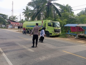 Polsek Sungai Raya Laksanakan Gatur Lalin untuk Wujudkan Kamtibcarlantas Aman dan Tertib