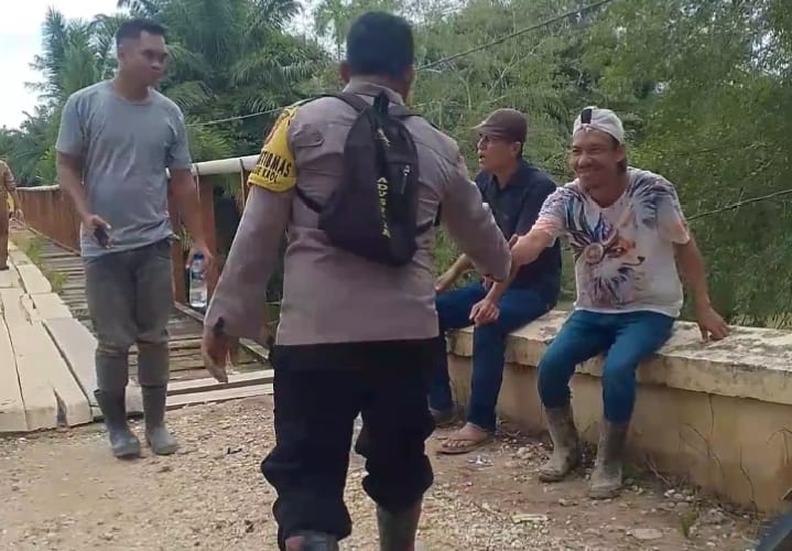 Polsek Rantau Selamat Laksanakan Patroli Rutin Cegah Gangguan Kamtibmas