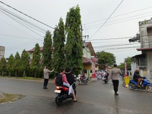Polsek Langsa Gelar Pengaturan Lalu Lintas dan Tertibkan Pelanggar di Pagi Hari