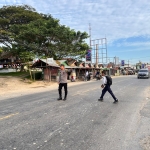 Pengaturan Lalu Lintas dan Strong Poin Pagi oleh Polsek Rantau Selamat Polres Langsa