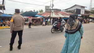 Polsek Sungai Raya Laksanakan Pengaturan Lalu Lintas di Sejumlah Titik Jalan