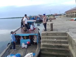 Sat Pol Airud Polres Langsa Gelar Patroli Dialogis di Area Dermaga TPI Kuala Langsa