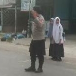 Polsek Rantau Selamat Laksanakan Strong Point Pagi dan Pengaturan Lalu Lintas di Desa Bayeun