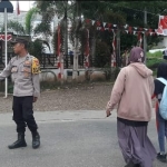 Polsek Rantau Selamat Laksanakan Strong Point Pagi di Jalan Medan–Banda Aceh