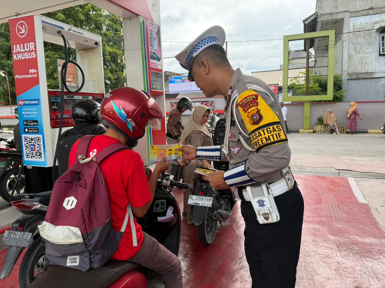 Sat Lantas Polres Langsa Sosialisasikan Ops Zebra Seulawah 2025 Melalui Pembagian Brosur