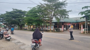 Polsek Rantau Selamat Laksanakan Strong Point Pagi di Ruas Jalan Medan–Banda Aceh