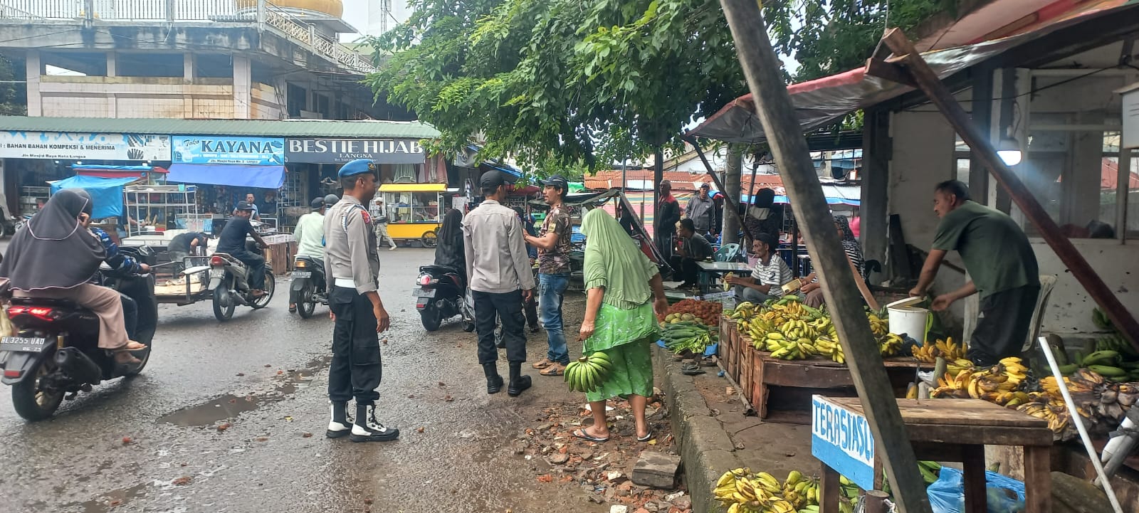 Patroli Bhabinkamtibmas Ciptakan Keamanan di Wilayah Kecamatan Langsa Kota