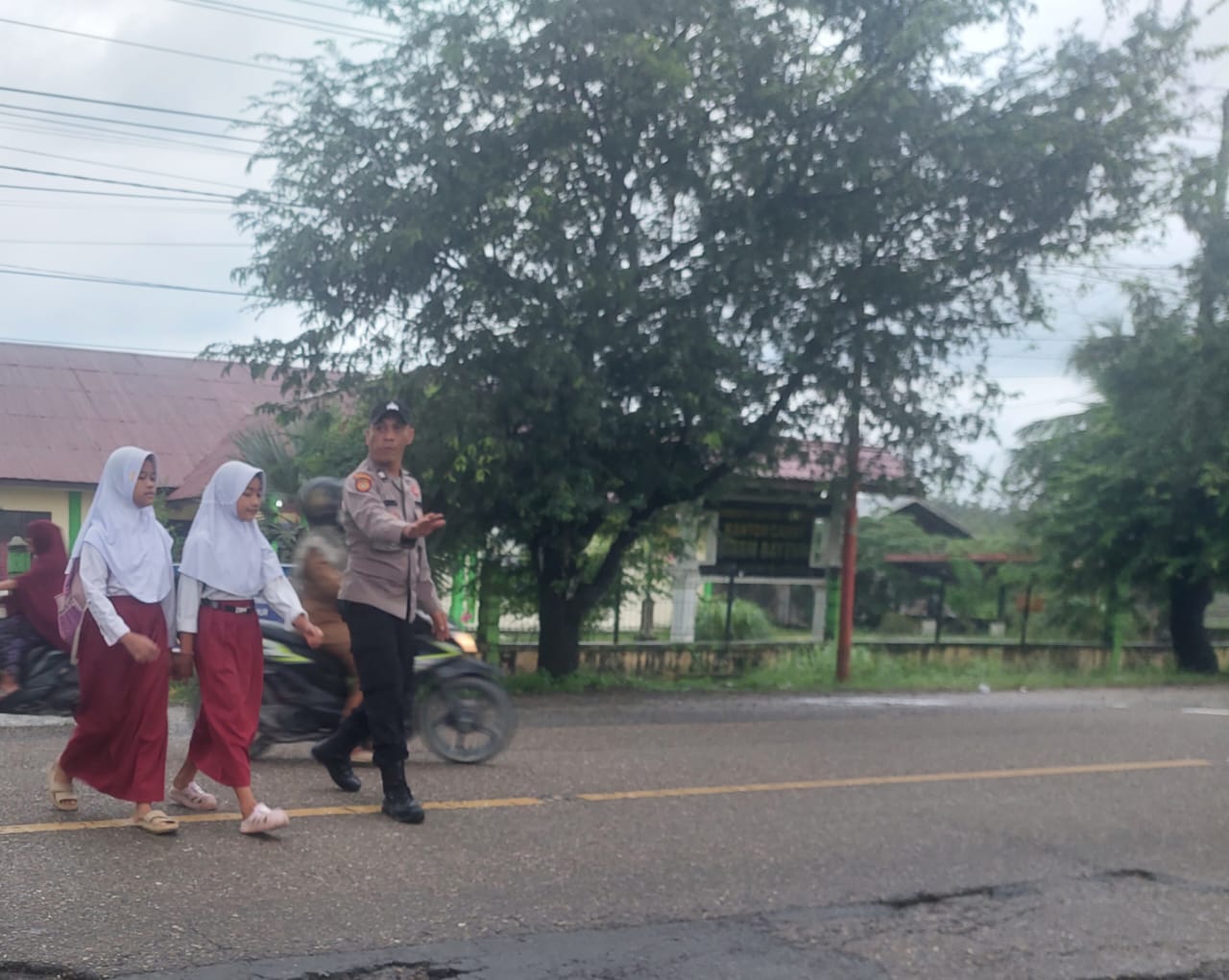 Polsek Birem Bayeun Gelar Strong Point Pagi di Ruas Jalan Medan–Banda Aceh