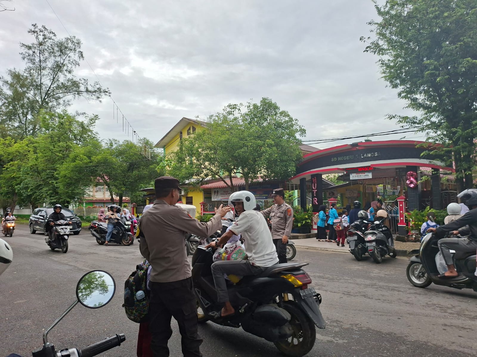 Polsek Langsa Laksanakan Gatur Lalin dan Pemeliharaan Kamtibmas di Pagi Hari