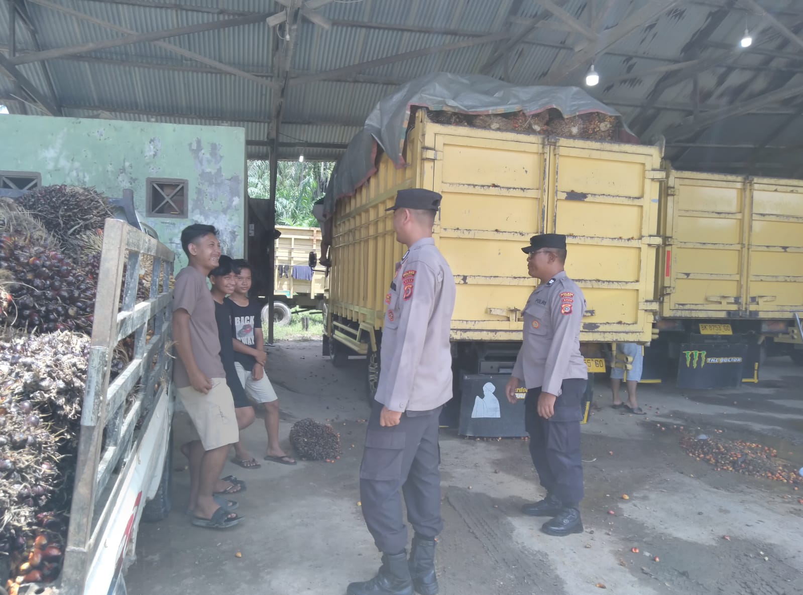 Patroli Kepolisian Pantau Aktivitas Warga di Wilayah Langsa Barat