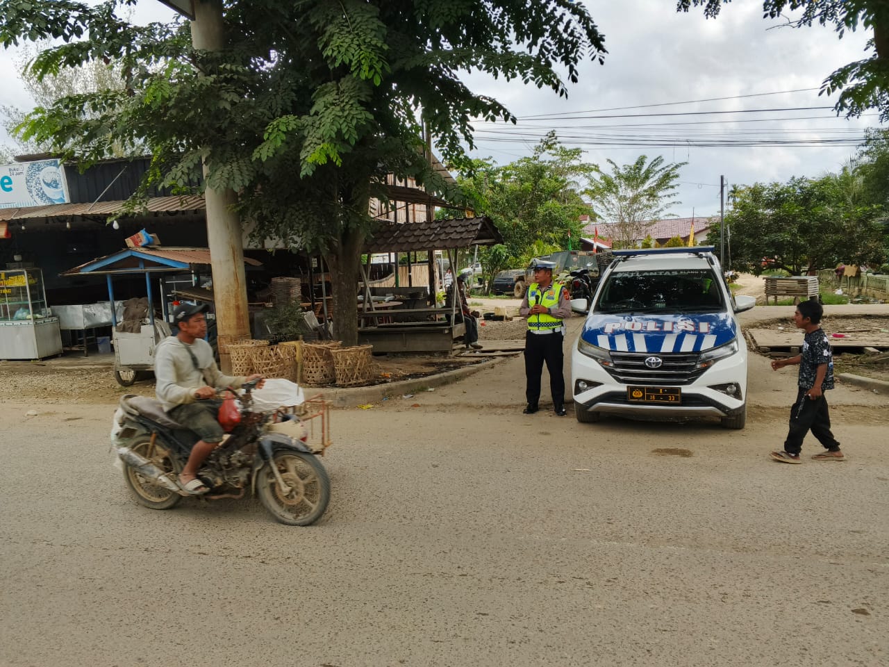 Satlantas Polres Langsa Gelar Penerangan Keliling Pasca Banjir di Gampong Jawa