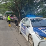Satlantas Polres Langsa Kawal Bantuan “Polri Untuk Masyarakat”