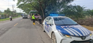 Satlantas Polres Langsa Kawal Bantuan “Polri Untuk Masyarakat”