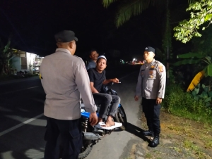 Patroli Malam Polsek Sungai Raya Pantau Aktivitas Warga