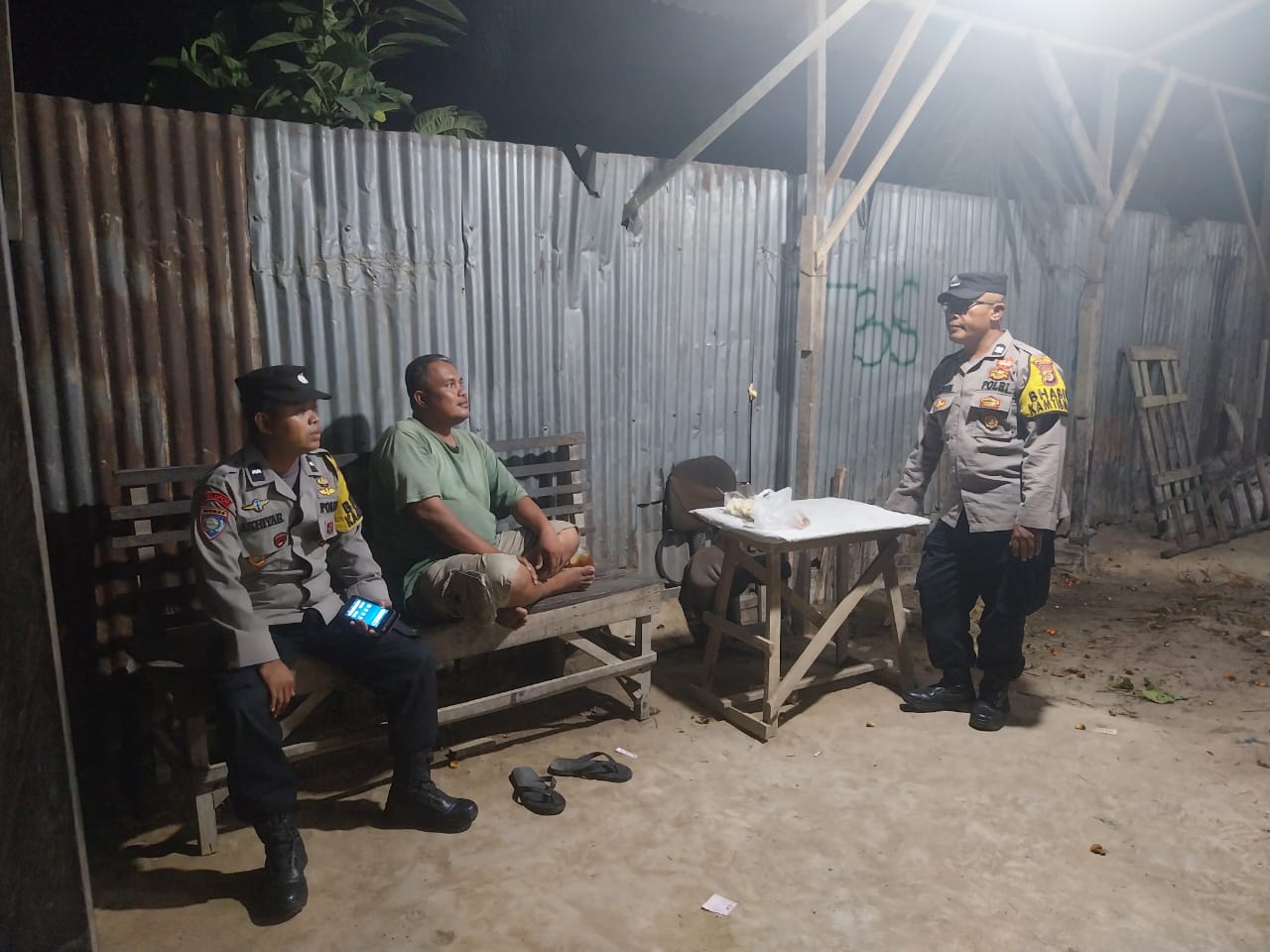 Patroli Malam Polsek Langsa Barat Pantau Aktivitas Warga