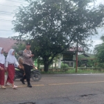 Pengaturan Lalu Lintas Pagi Polsek Birem Bayeun Dukung Pelayanan Publik Presisi