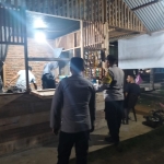 Patroli Malam Polsek Sungai Raya Pantau Aktivitas Warga