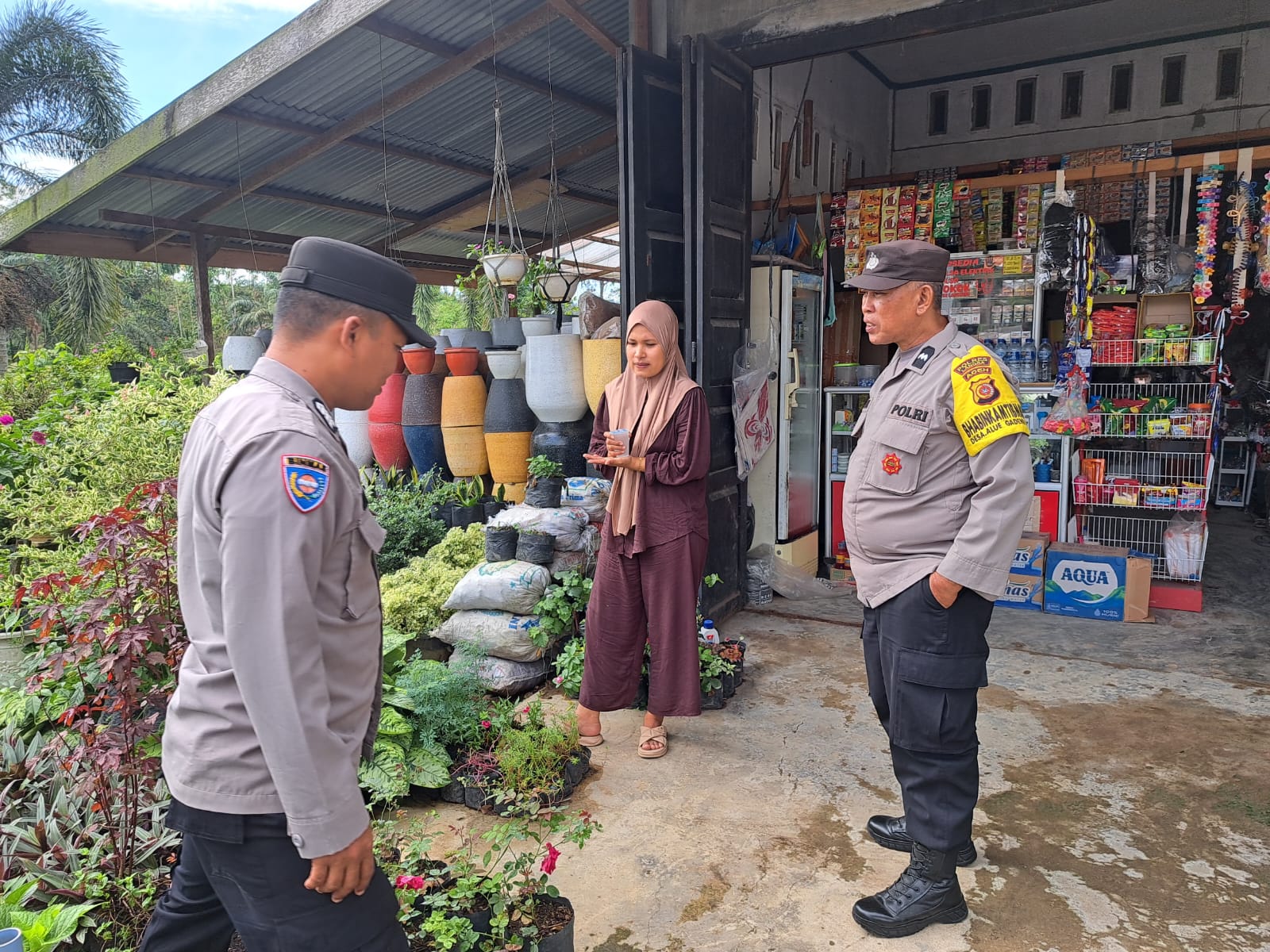 Patroli Siang Polsek Birem Bayeun Jaga Kondusivitas Wilayah