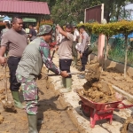 TNI–Polri dan Warga Gelar Karya Bhakti Pasca Banjir di Kota Langsa