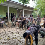 BKO Brimob Nusantara Laksanakan Gotong Royong Pasca Banjir di Manyak Payed