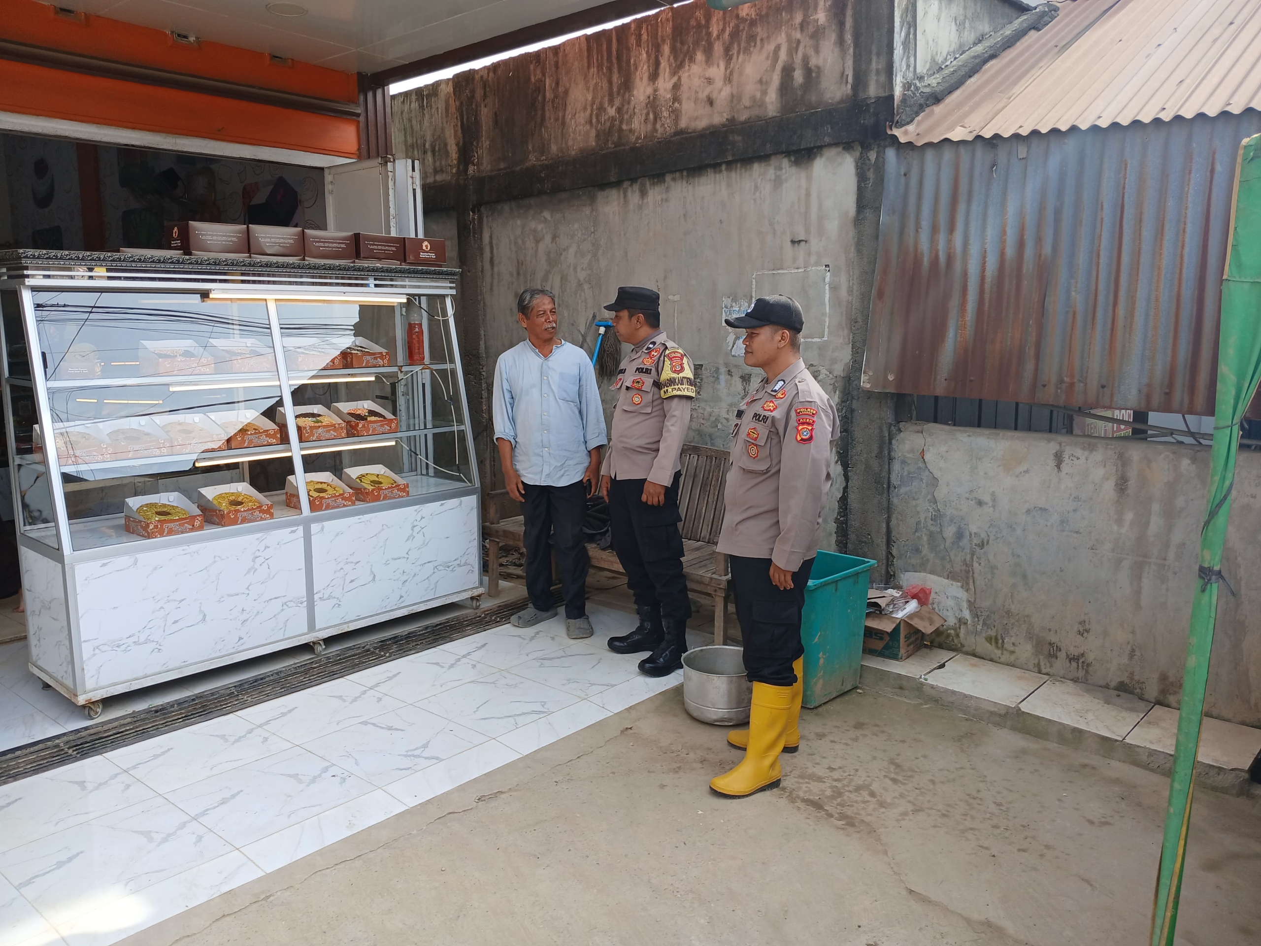 Polsek Manyak Payed Gelar Patroli Pasca Banjir di Jalur Nasional