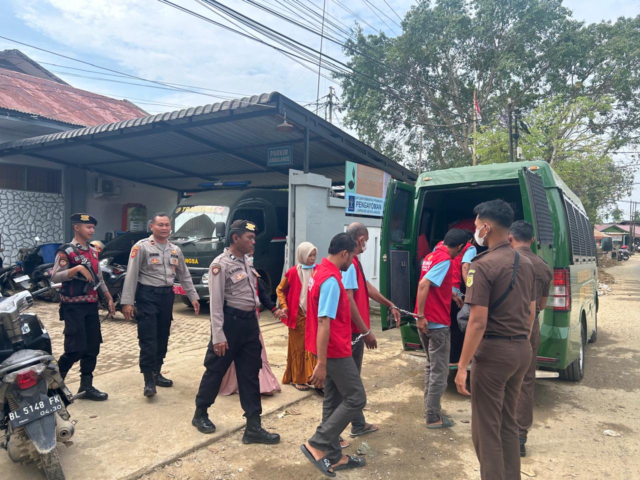 Sat Samapta Polres Langsa Amankan Proses Persidangan di Pengadilan