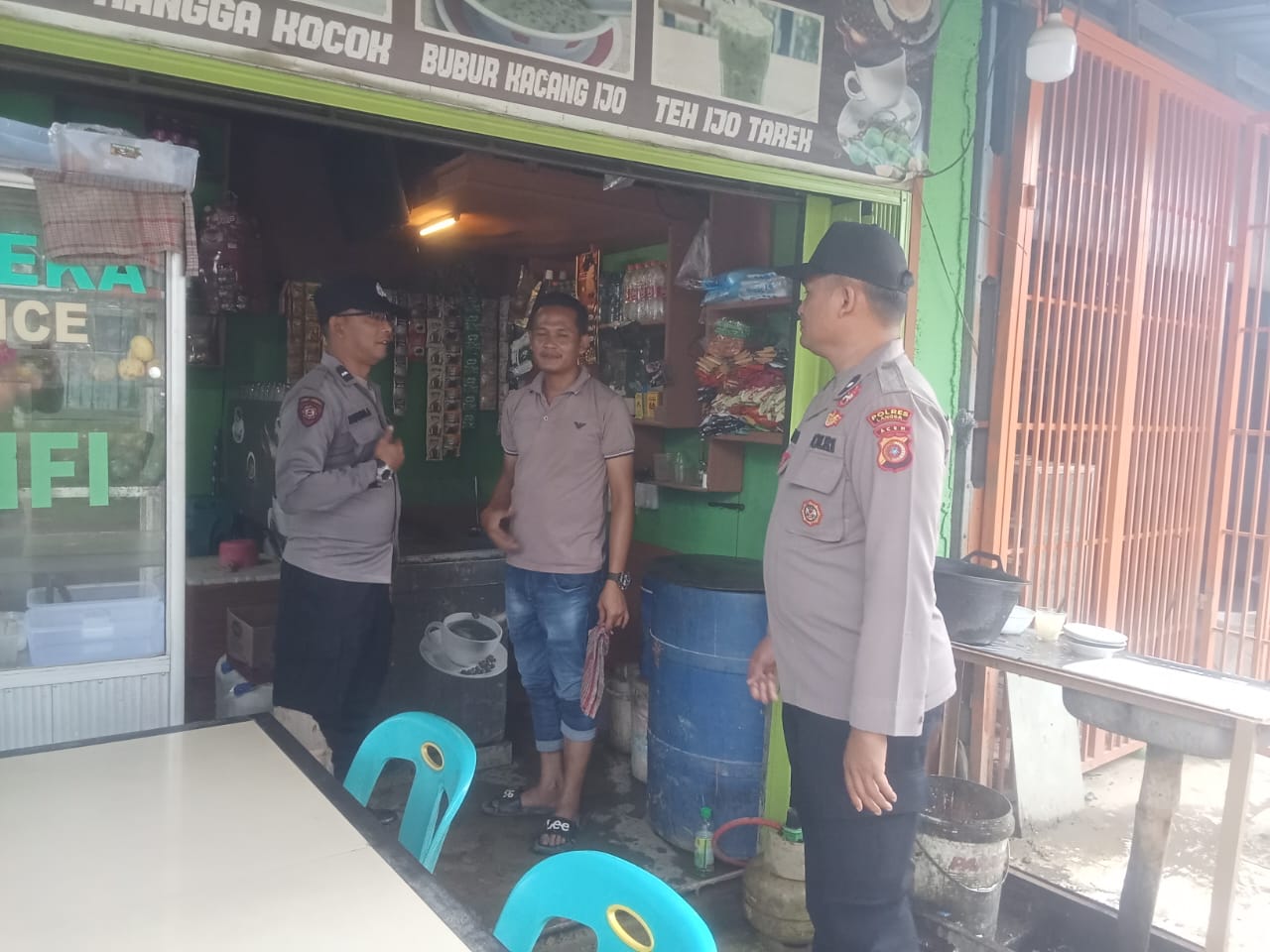 Patroli Polsek Manyak Payed Pantau Aktivitas Masyarakat untuk Jaga Kamtibmas