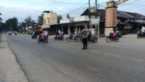 Polsek Birem Bayeun Gelar Protap Pagi di Simpang Keude Birem