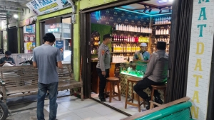 Patroli Malam Polsek Sungai Raya Awasi Aktivitas Masyarakat